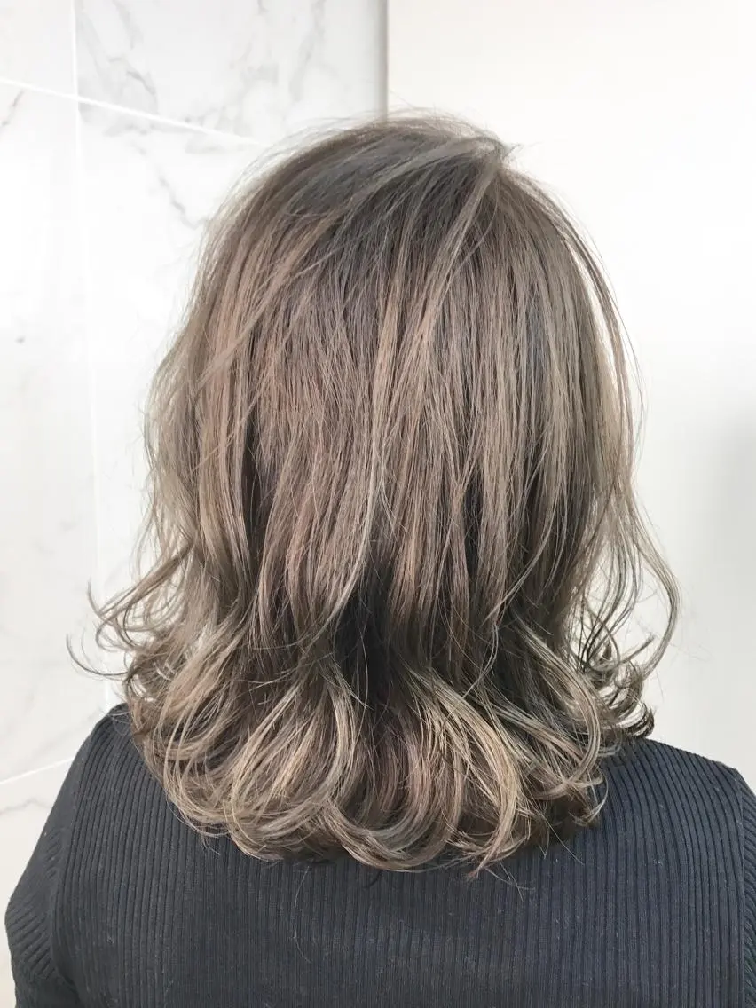 ミディアム カラー ヘアアレンジ アッシュ ベージュカラー カット ヘアカラー トリートメント 今井 由佳のヘアスタイル