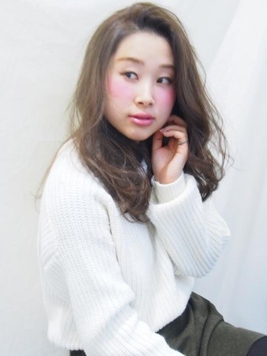 ミディアム 岸川 恭子のヘアスタイル