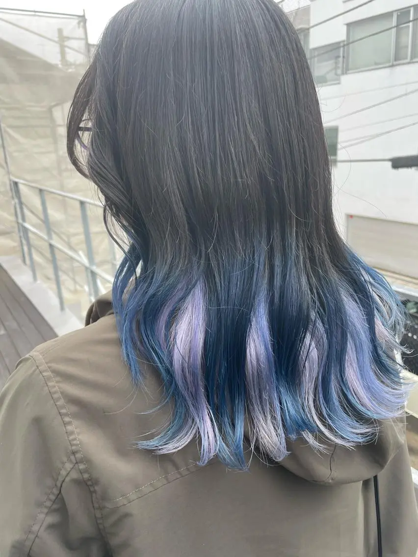 ミディアム カラー インナーカラー 推し ブリーチ 髪質改善のヘアスタイル