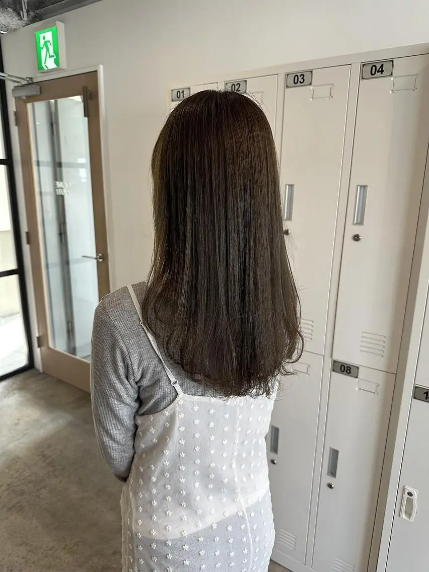 ミディアム カラー ミディアムパーマ アッシュ バレイヤージュ ベージュカラー ブリーチ カット ヘアカラー CEINEloq 学芸大学のヘアスタイル