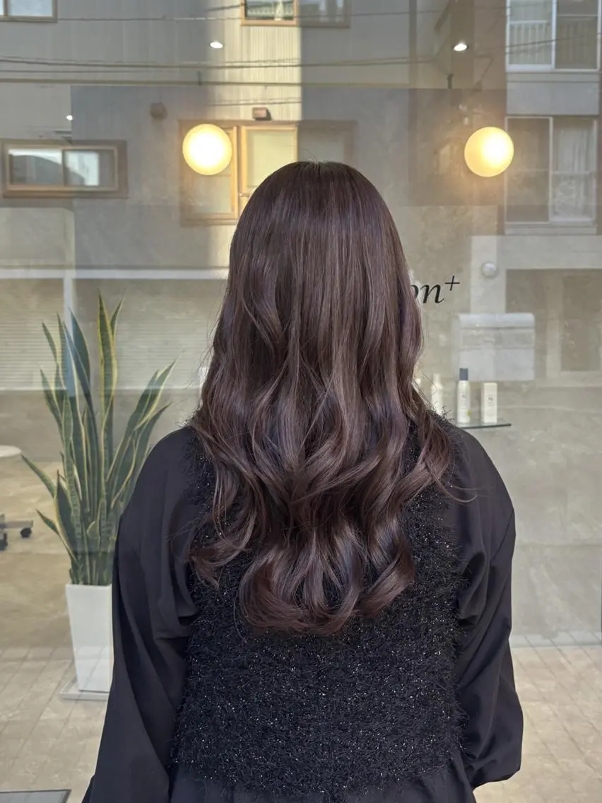 ロング カラー ブリーチ 透明感カラー ハイライトカラー ラベンダーカラー ハイライト ヘアカラー トリートメント 韓国ヘアケアブリーチ 莉奈のヘアスタイル