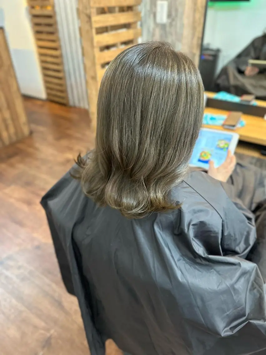 ミディアム カラー グレージュ ヘアカラー Luzir⭐︎ GEN⭐︎のヘアスタイル