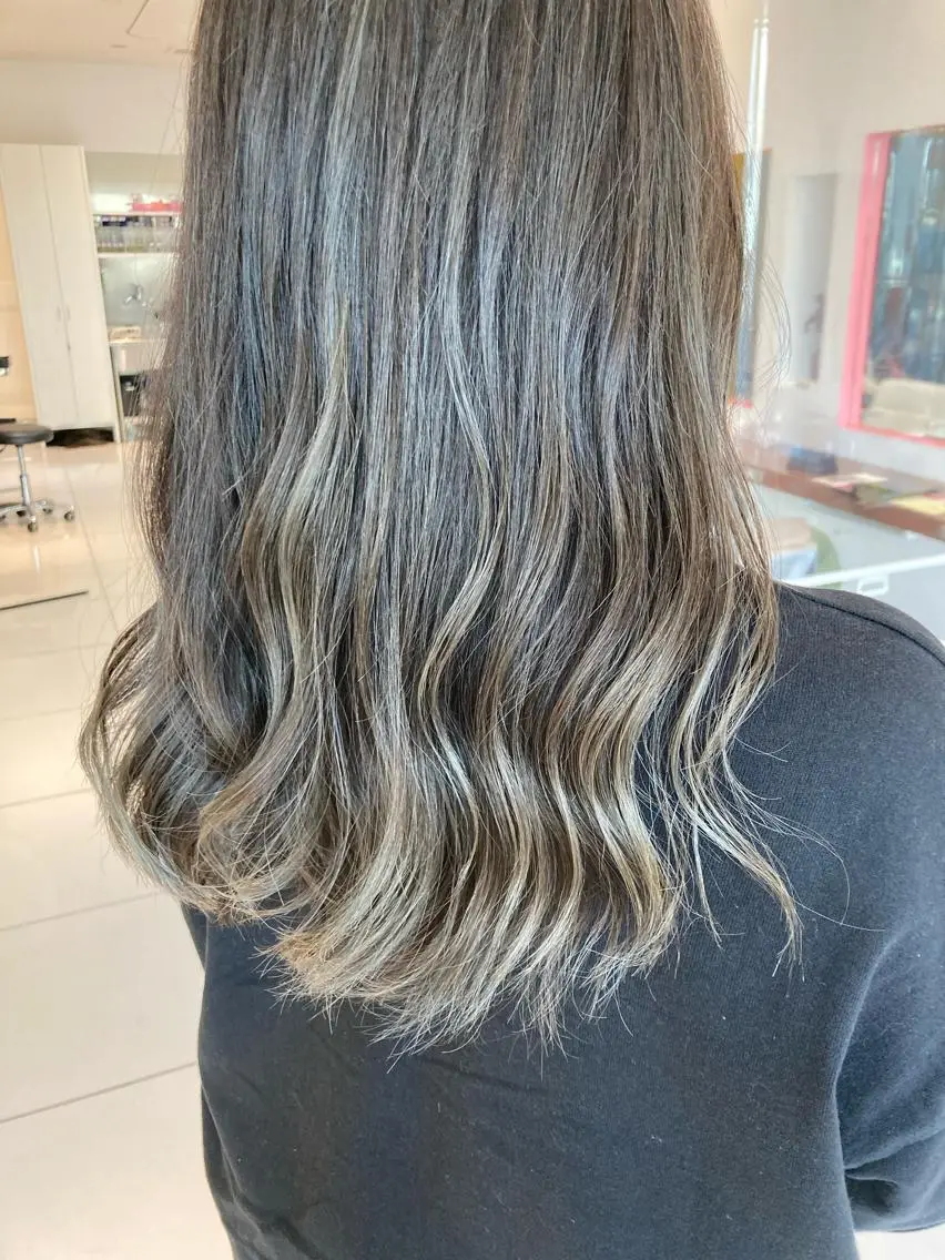 ロング カラー ハイライトカラー ハイライト カット ヘアカラー トリートメント 坂口 愛のヘアスタイル