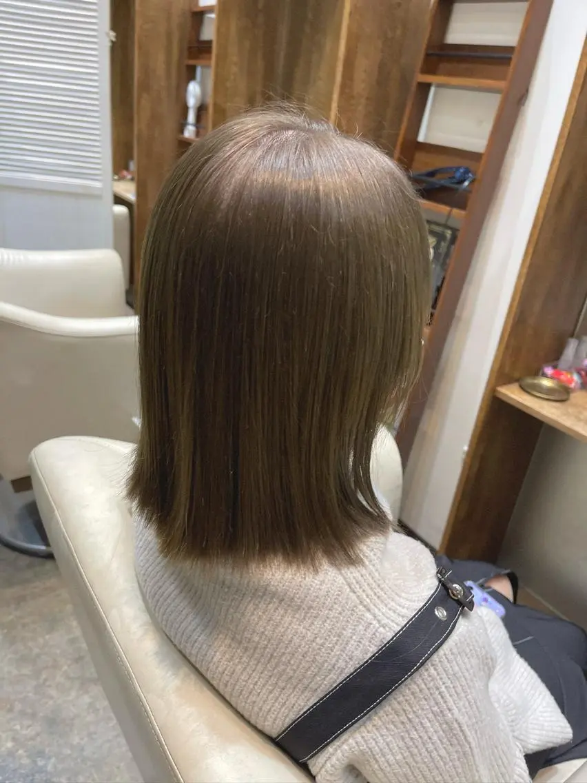 ショート カラー グレージュ オリーブグレージュ オリーブグレー カット ヘアカラー トリートメント 艶髪カラー😊 西久保光✂️のヘアスタイル