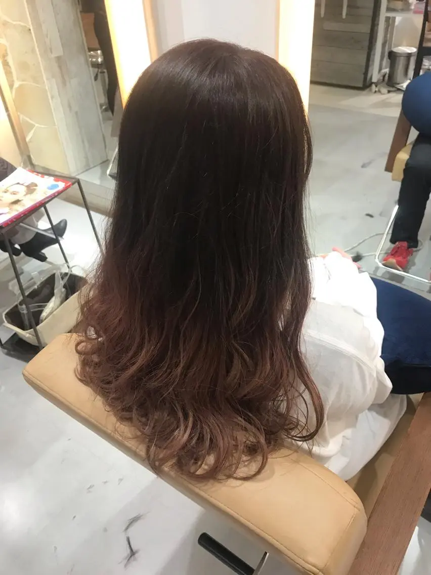 ロング カラー グラデーションカラー ヘアカラー トリートメント 磧本 祐里恵のヘアスタイル