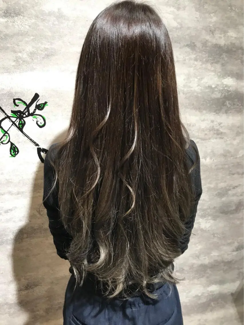 ロング カラー グラデーションカラー グレージュ Blanco Color&Careのヘアスタイル