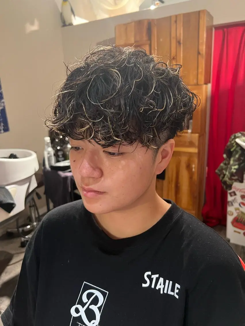 パーマ メンズ メンズパーマ スパイラルパーマ 江口 沙良のヘアスタイル