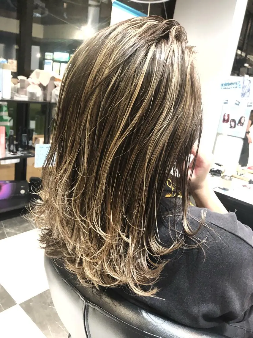 セミロング カラー ハイライトカラー ハイライト メンズヘア特化 崎田 成人のヘアスタイル