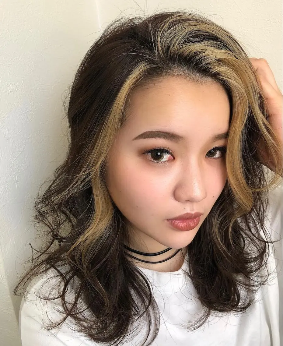 セミロング カラー かきあげバング 工藤 綾華のヘアスタイル