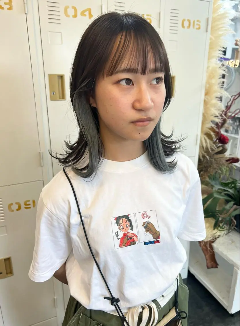 ミディアム カラー ブルーカラー LOMARLIE JURIAのヘアスタイル