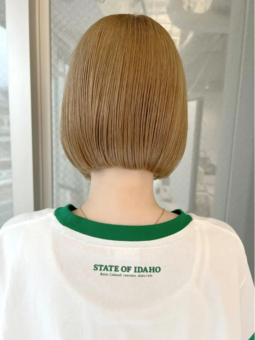 ショート カラー ベージュカラー ブリーチ ボブ カット ヘアカラー トリートメント ボブ・レイヤーカット 吉敷航一のヘアスタイル