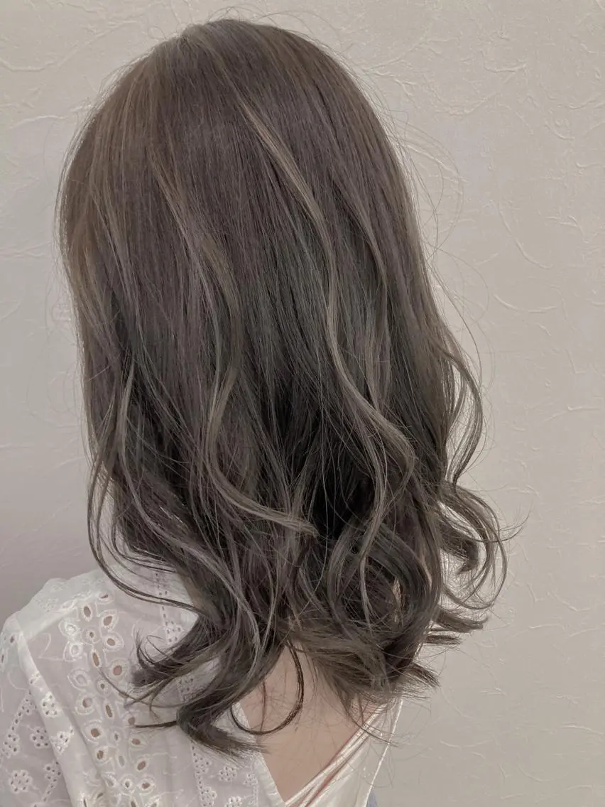 カラー Misirlou Hairのヘアスタイル