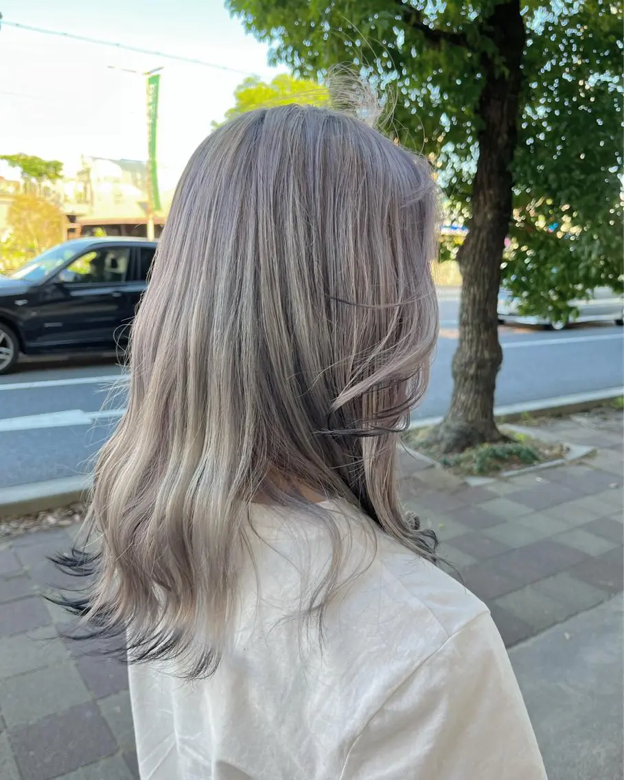 ロング カラー ブリーチ ブロンド 顔周りカット レイヤーカット RuLaN AMIのヘアスタイル