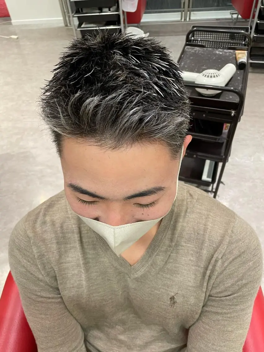 カラー メンズ メンズハイライト ハイライトカラー Merlyosaka 早川未来のヘアスタイル