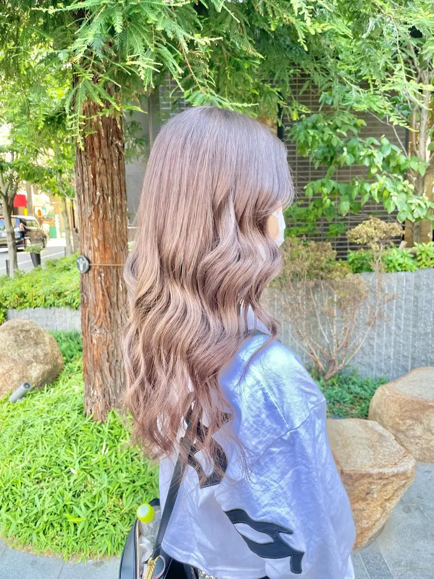ロング カラー アッシュ バレイヤージュ ベージュカラー 黒髪 ブリーチ ヘアカラー トリートメント 安田和洋 ブリーチカラー特化のヘアスタイル
