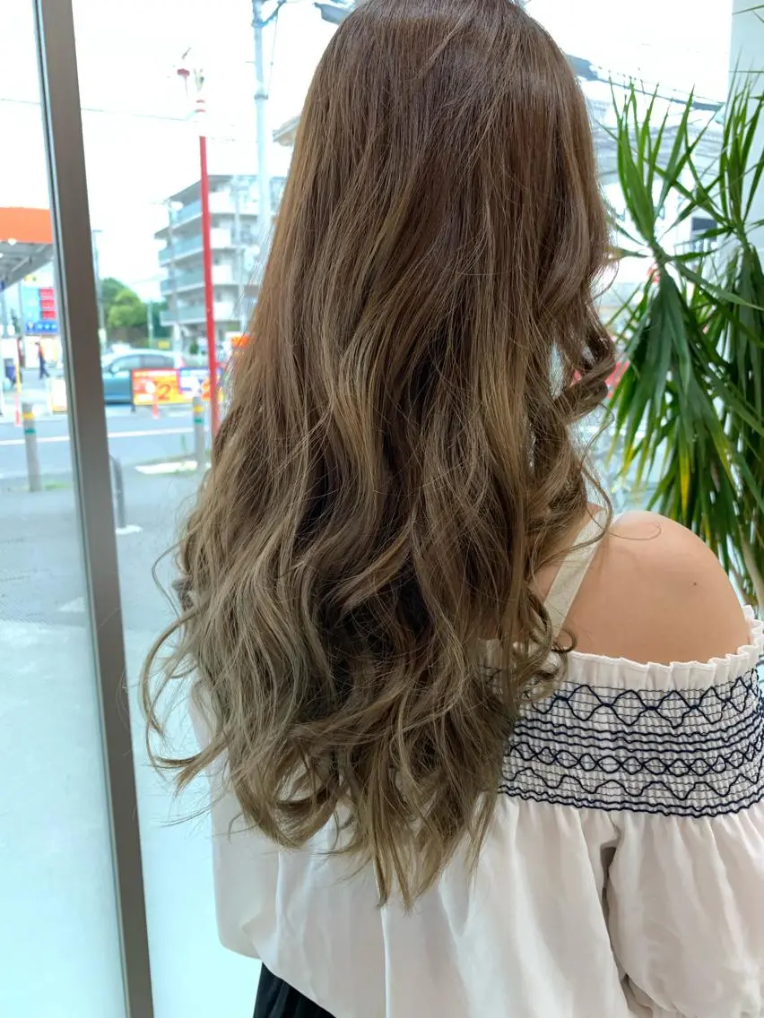 セミロング カラー 白髪ぼかしハイライト 柳川拓哉のヘアスタイル