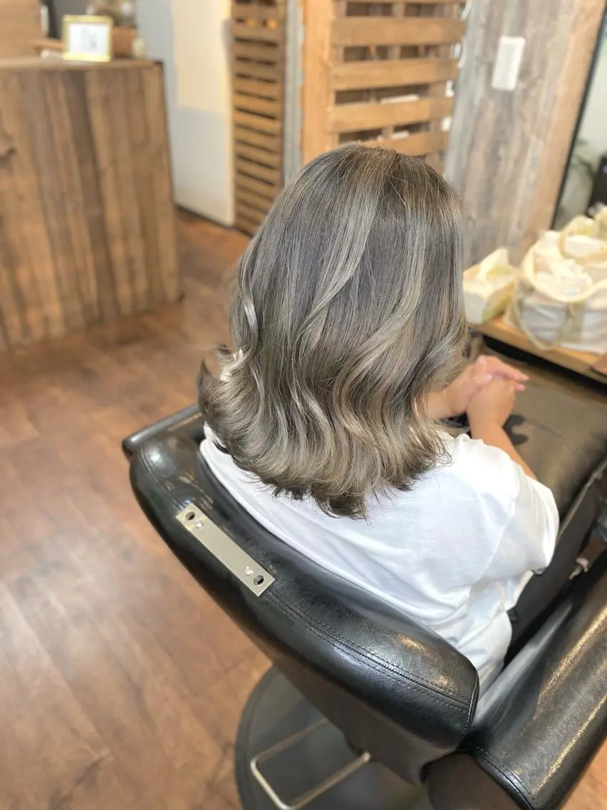 ミディアム カラー バレイヤージュ レイヤーカット カット ヘアカラー トリートメント Luzir⭐︎ GEN⭐︎のヘアスタイル