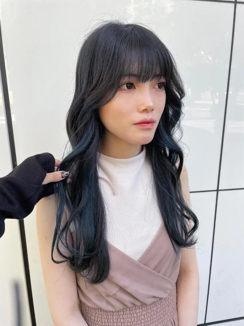 ロング カラー 黒髪 ブルーカラー ブルーブラック 透明感カラー ネイビーカラー 中津/梅田/酸性 /髪質改善/愛芽のヘアスタイル