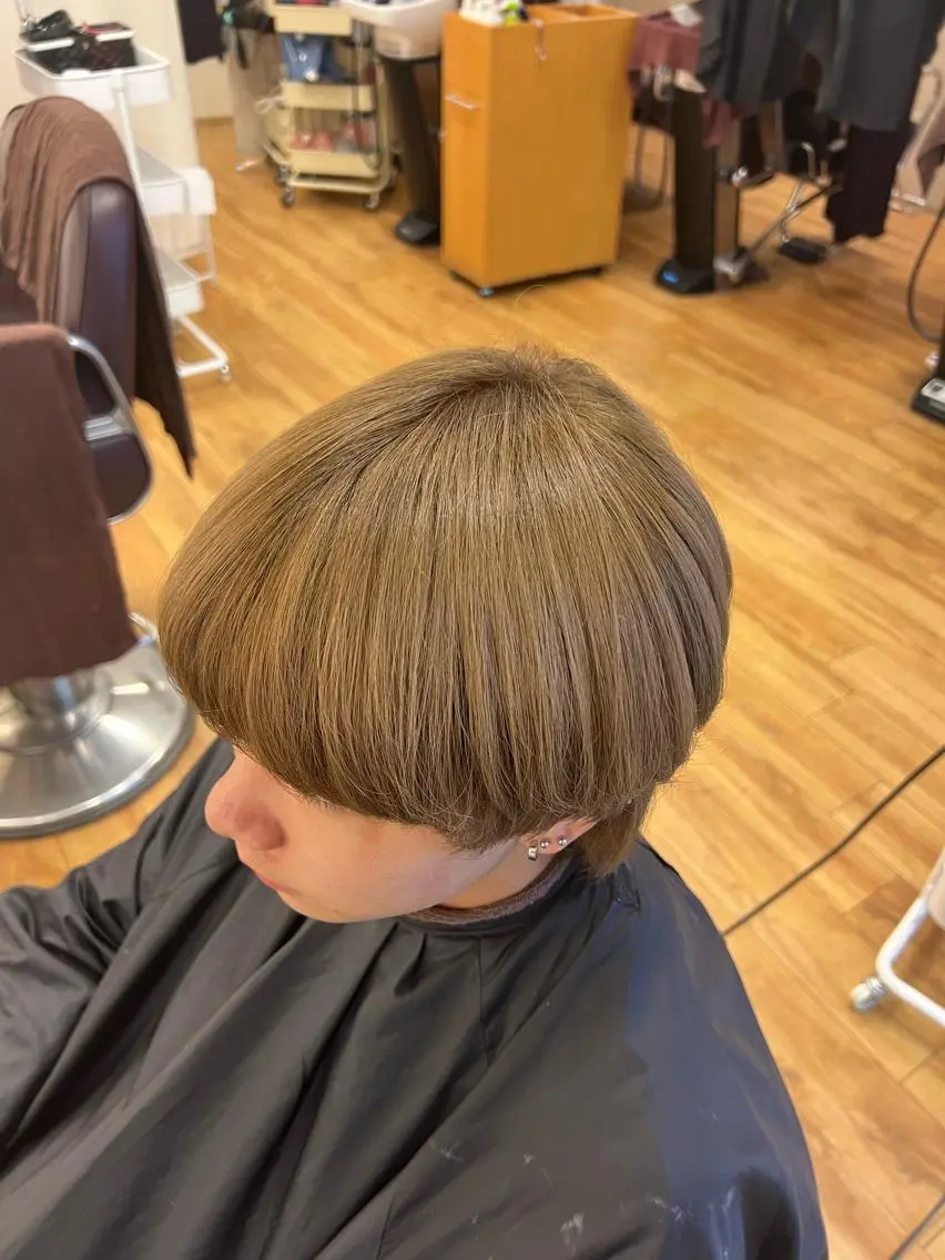 カラー メンズ ベージュカラー ミルクティーベージュ 湘南のパーマ職人 🔥清水琉葵🔥のヘアスタイル