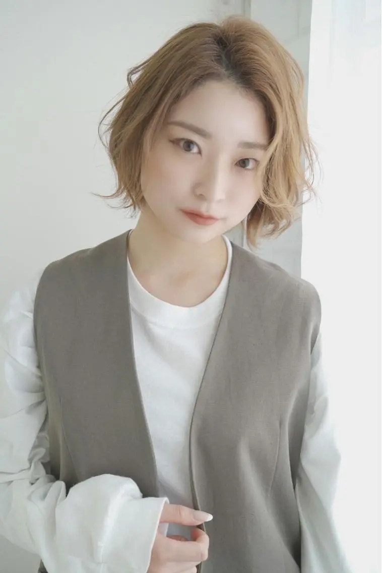 ショート カラー ショートボブ ハンサムショート 丸みショート デザインカラー ハイライトカラー カット ヘアカラー トリートメント 京都大人女性ショート 徒歩1分/秋山のヘアスタイル