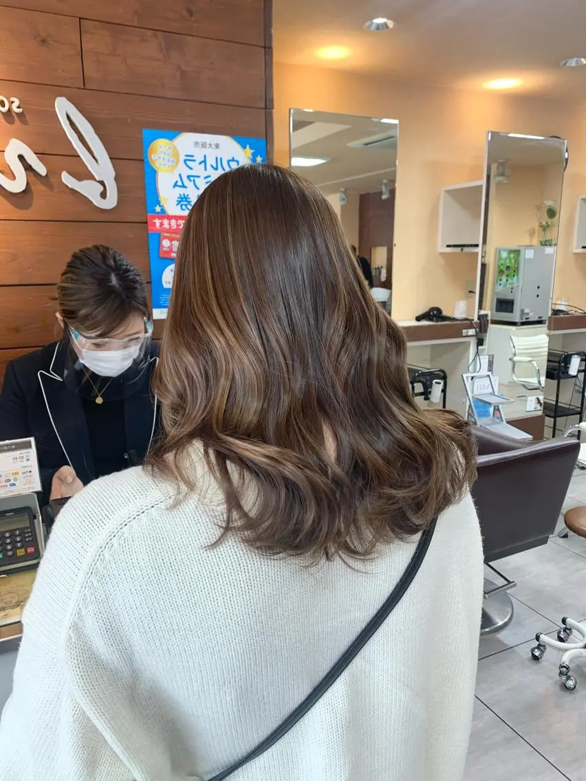 セミロング レイヤー/艶髪カラー 森本くるみのヘアスタイル