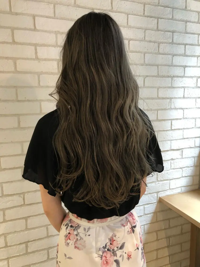 ロング カラー グレージュ シルバー シルバーグレージュ 佐藤 高徳のヘアスタイル