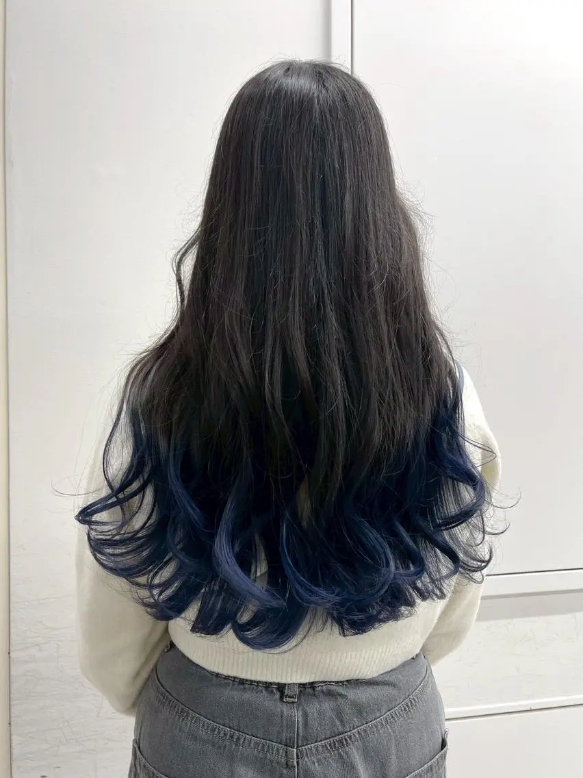 ロング カラー アディクシーカラー アッシュ ブルーカラー ダークアッシュ グレージュ 【公式】amble luxe池袋東口🩷のヘアスタイル