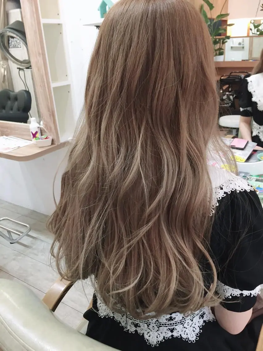 ロング カラー ダブルカラー カット ヘアカラー トリートメント 伴 香織のヘアスタイル
