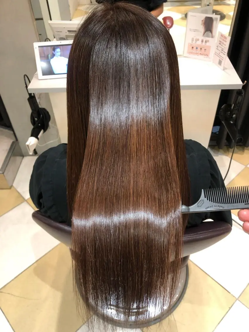 セミロング カット ヘアカラー 縮毛矯正 トリートメント 美髪矯正/髪質改善 toshinariのヘアスタイル