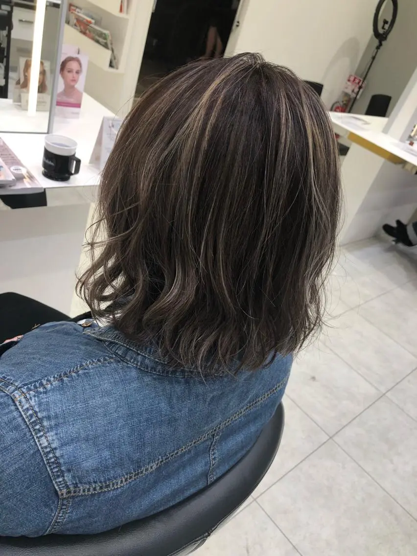 ミディアム ハイライト 岸 保奈美のヘアスタイル