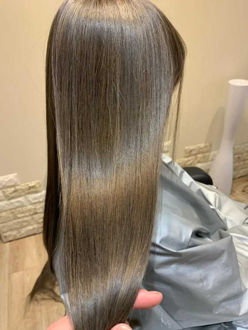 セミロング カラー ハイトーンカラー カット トリートメント 大久保 隆蔵のヘアスタイル