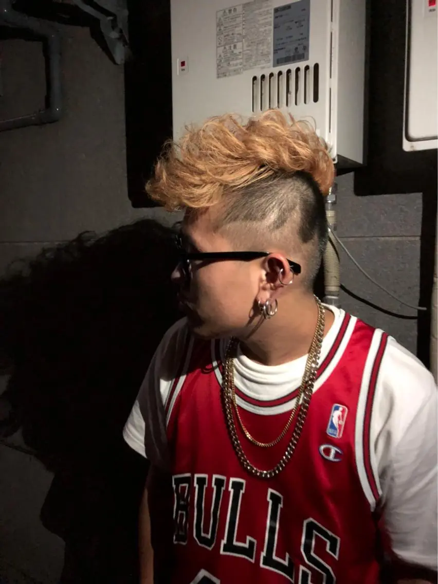 メンズ メンズブリーチ 糟谷 慈英のヘアスタイル