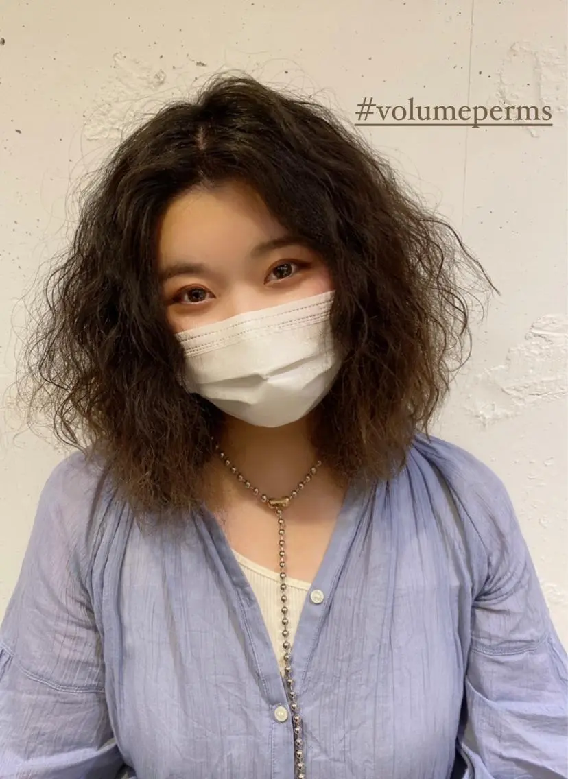 ミディアム パーマ ミディアムパーマ くせ毛 ソバージュ 韓・中華美女ヘア 🇰🇷×🇨🇳のヘアスタイル