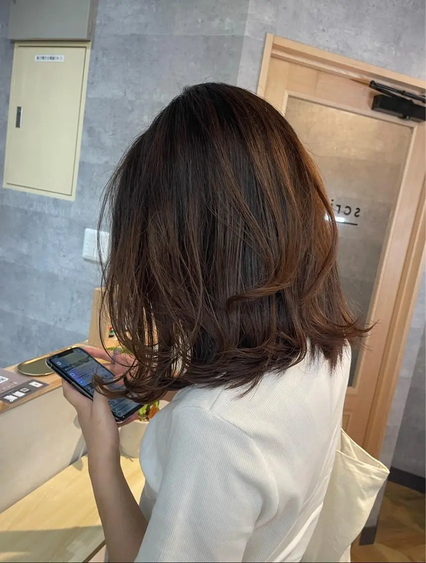 ミディアム レイヤーカット カット ヘアカラー トリートメント 艶髪 🌸木下なつみのヘアスタイル