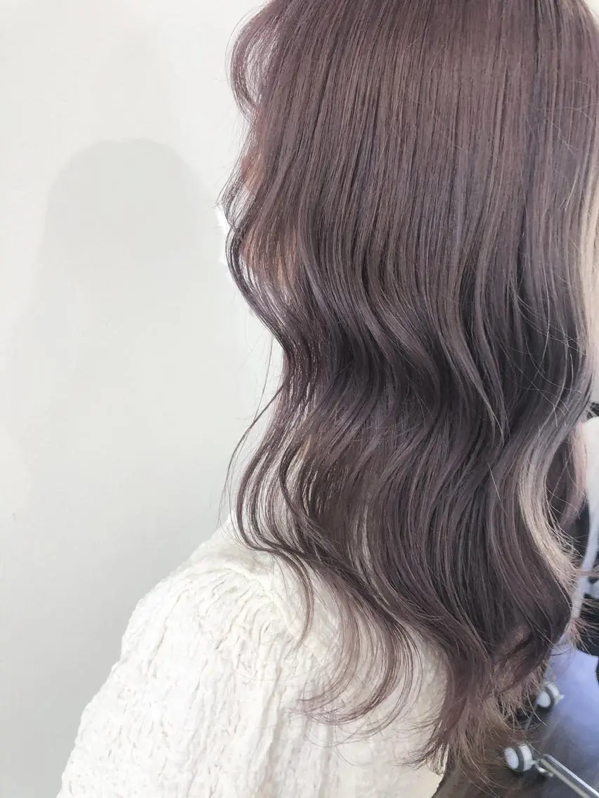 セミロング カラー ブリーチ グレージュ ラベンダーカラー ラベンダーグレージュ ラベンダーグレー ヘアカラー トリートメント 松田 みのりのヘアスタイル