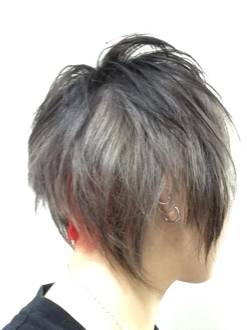 ショート カラー ヨシダ アズサのヘアスタイル