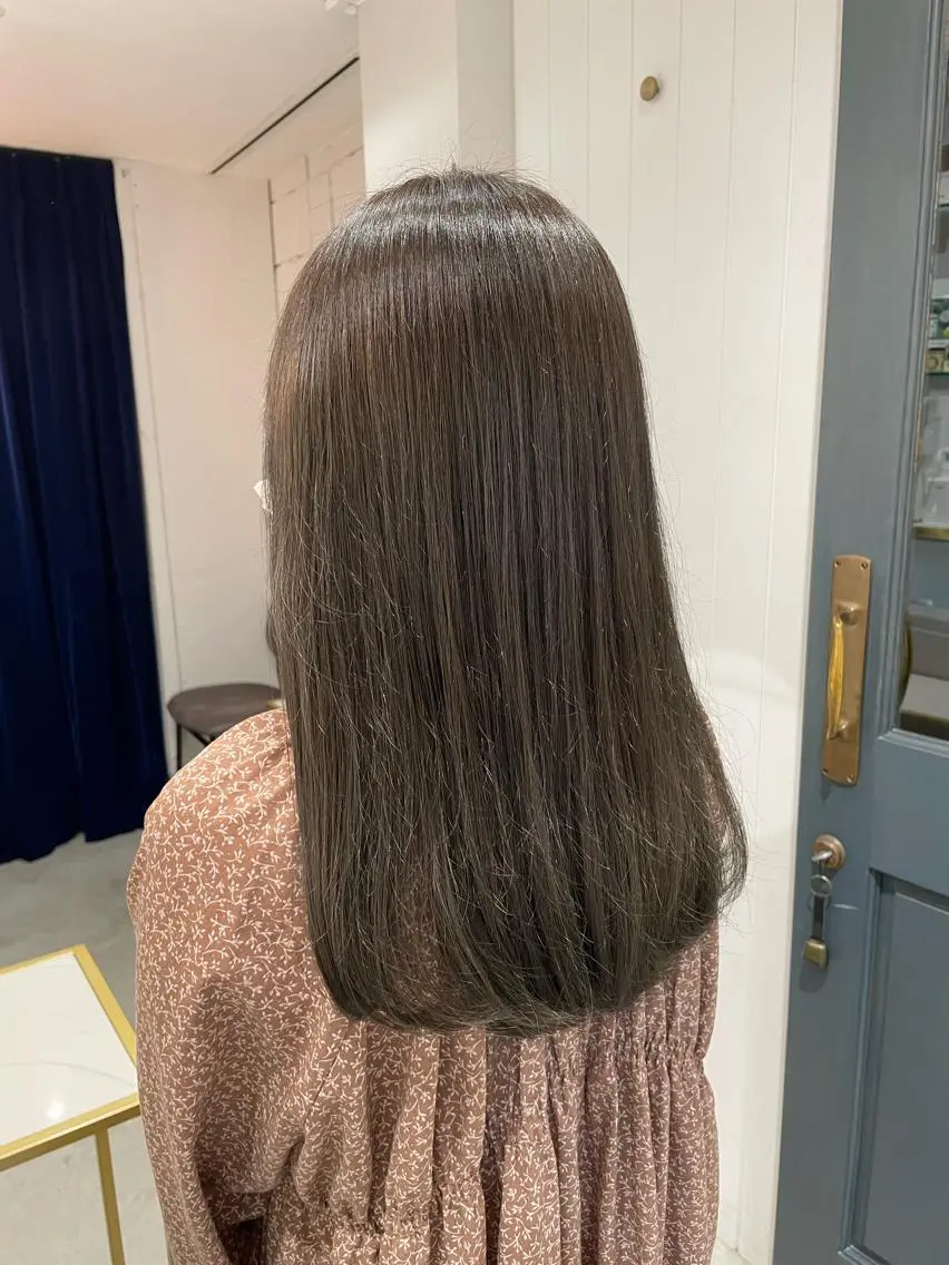 ロング カラー ベージュカラー 透明感カラー オリーブベージュ オリーブカラー レイヤー♡ 石川優奈のヘアスタイル
