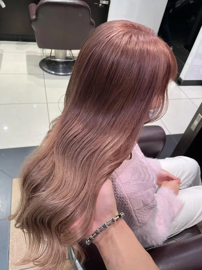 ロング カラー ベージュカラー ハイトーンカラー ピンクカラー ピンクベージュ 学生 🦋sana🦋 似合わせカット✁のヘアスタイル
