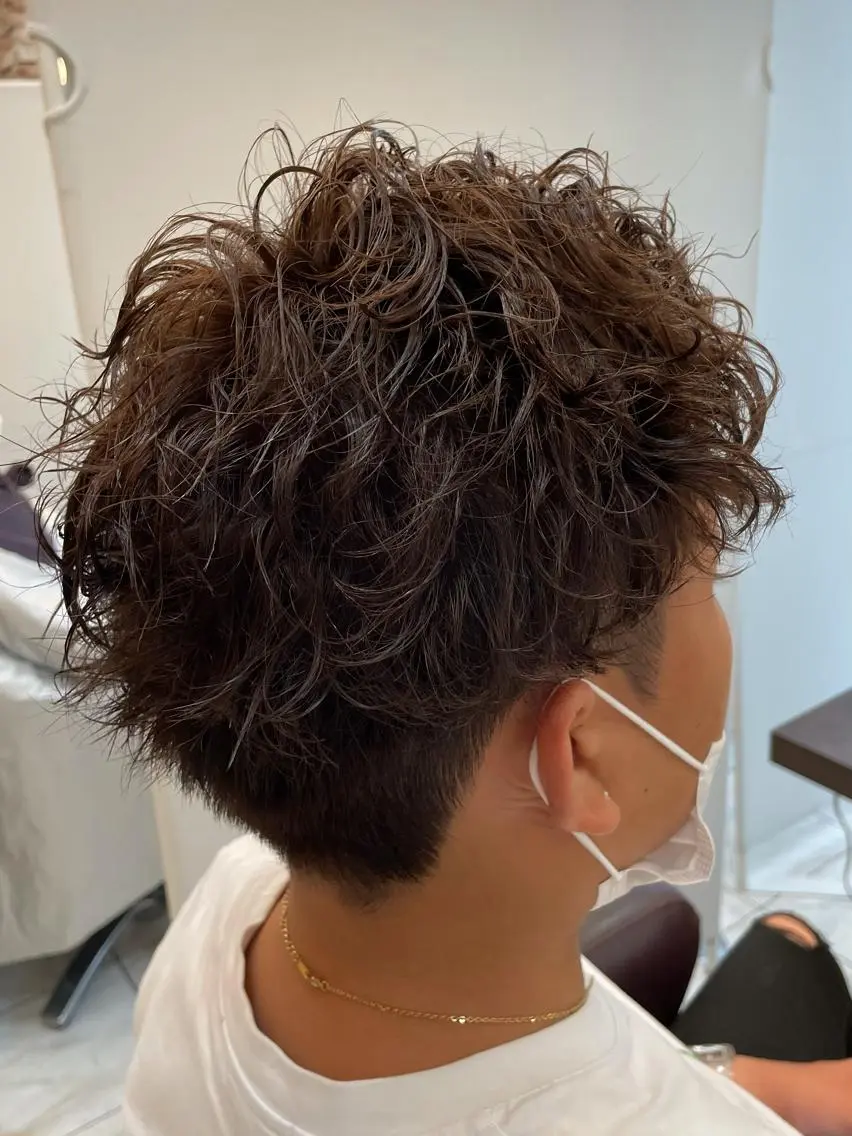 ショート パーマ メンズ メンズパーマ ツイストスパイラルパーマ スパイラルパーマ カット パーマ 野々山 直貴のヘアスタイル