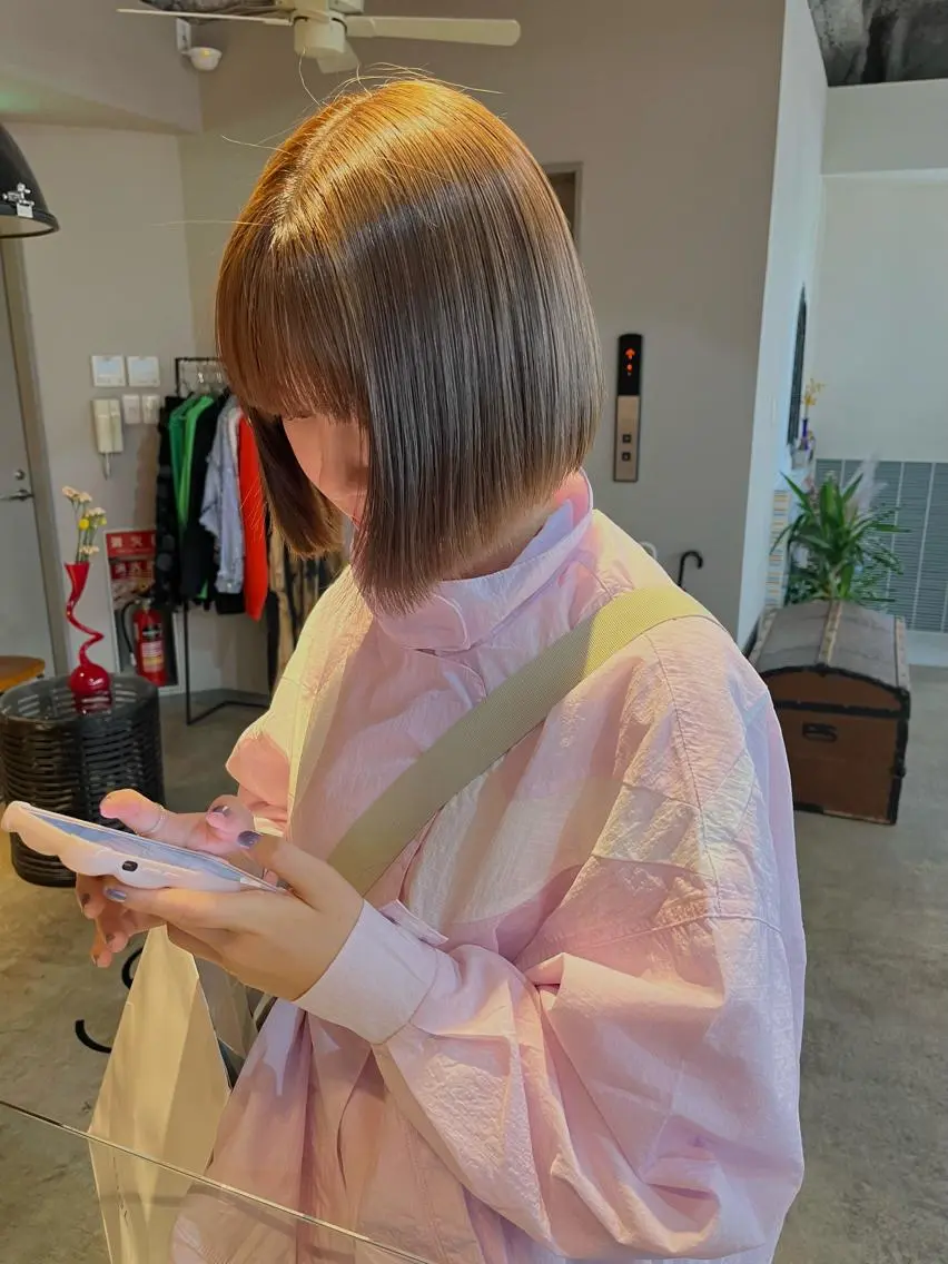 ミディアム カラー ブリーチ 透明感カラー カット ヘアカラー トリートメント 🩷ハイトーン透明感 レイヤー🩷ユリカのヘアスタイル
