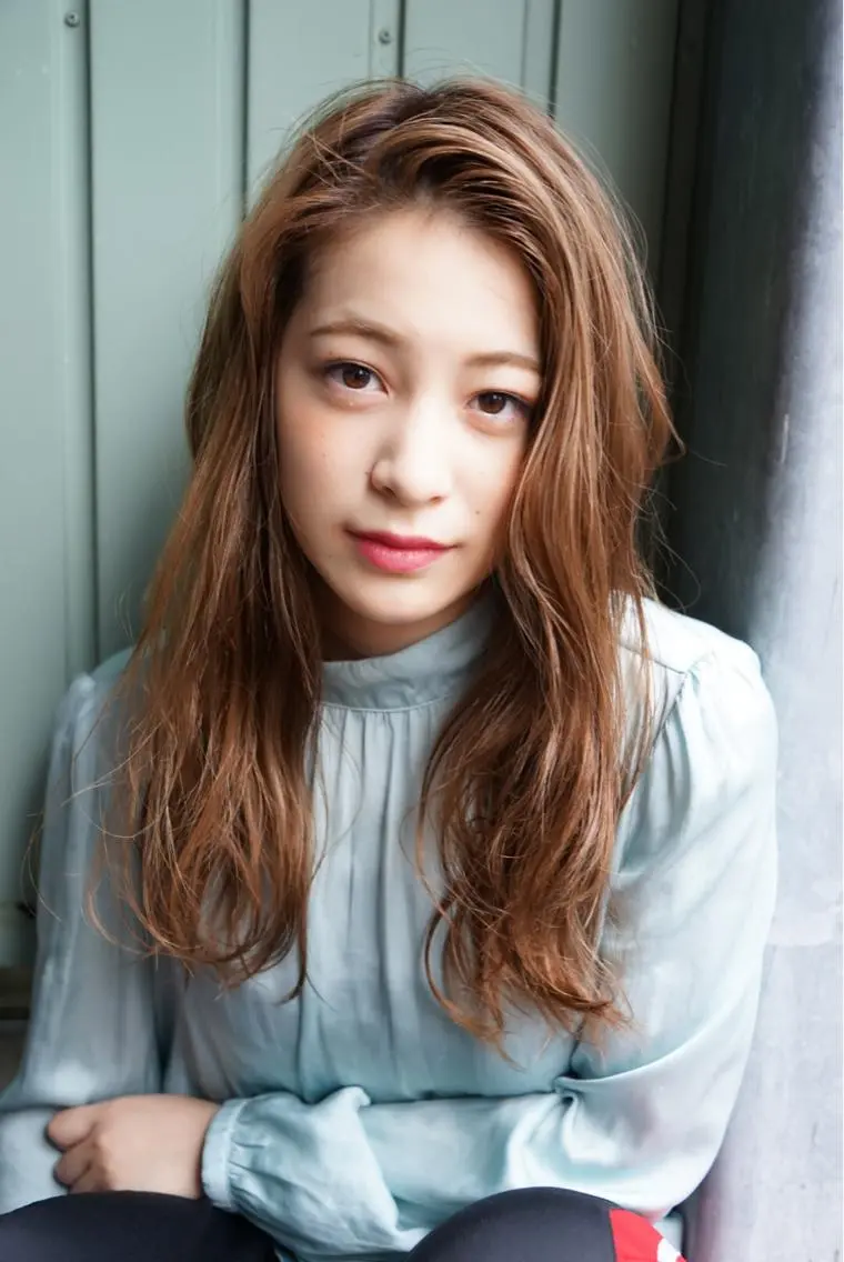 ロング 加藤 あやみのヘアスタイル