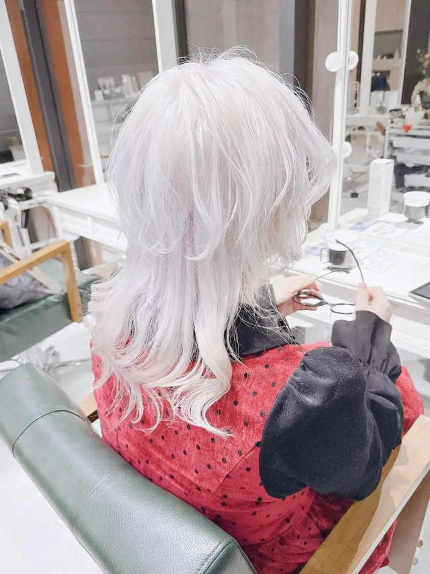 ショート ハイライト ウルフカット モテ髪透明感❤️ デイズヘアカラーのヘアスタイル