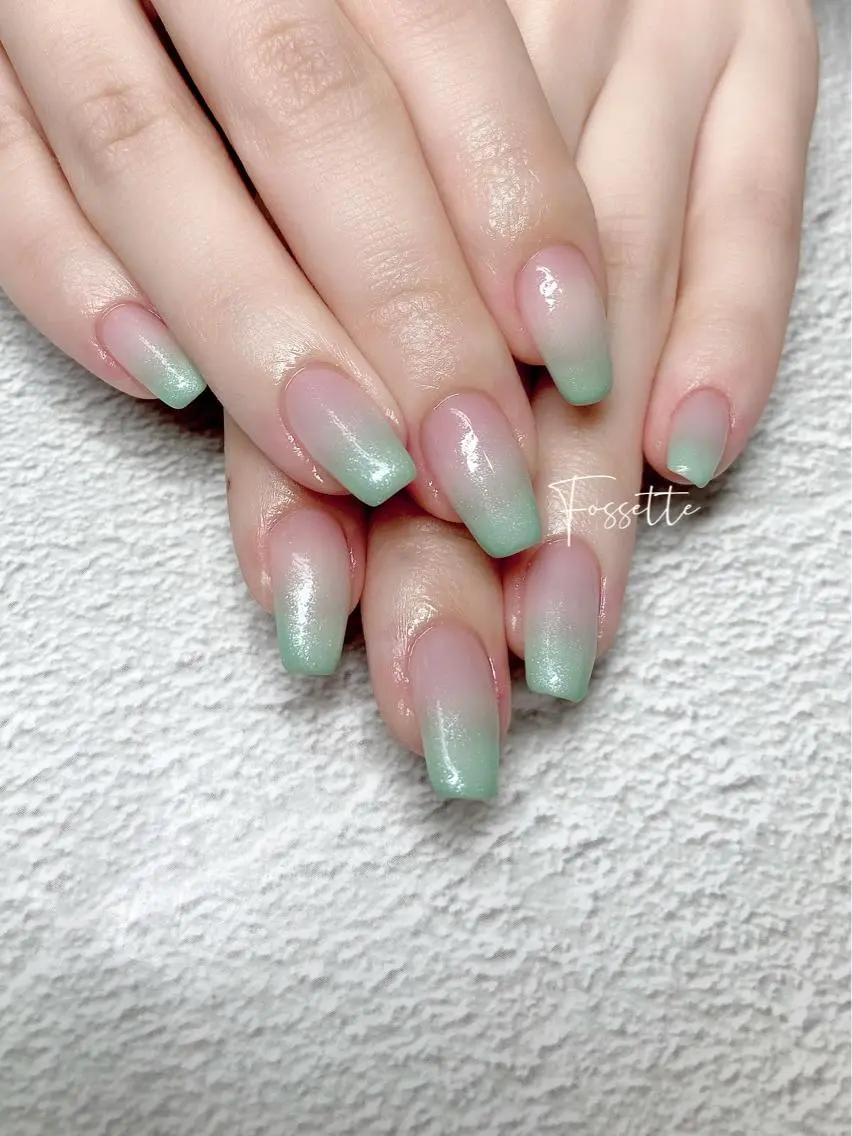 ネイル グラデーション グリーン シンプルネイル スクエアネイル ハンドネイル nailsalon Fossetteのネイルデザイン
