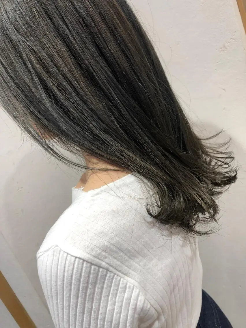セミロング カラー アッシュ ブリーチ イルミナカラー ブリーチなしカラー カット ヘアカラー カウンセリング重視 🌿Tsuyukiのヘアスタイル