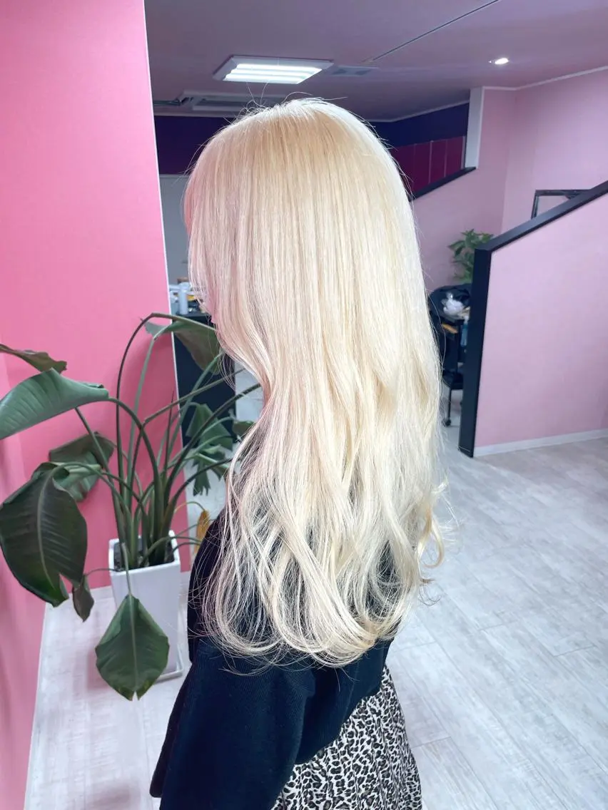 ロング カラー 抜きっぱなしブロンド ブロンド ヘアカラー 🫧富田 苑実🫧のヘアスタイル