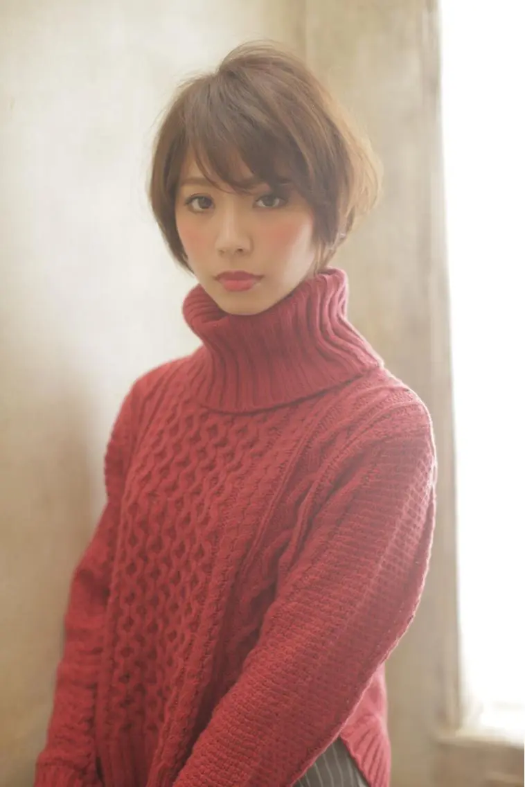ショート カラー パーマ 黒髪 ボブ 斜めバング 似合わせカット ショートヘア エイト ウメダのヘアスタイル