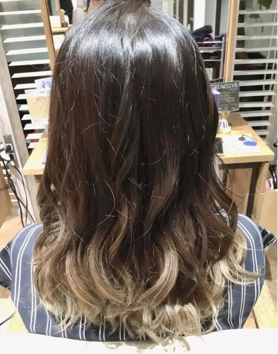セミロング カラー 𓏸𓈒𓂃早坂 浩行𓂃𓈒𓏸のヘアスタイル