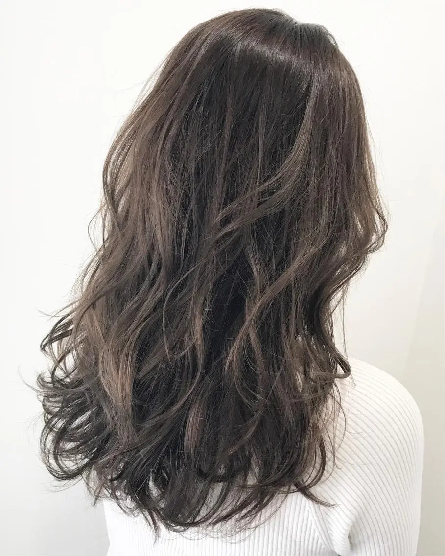 セミロング カラー ブリーチ グレージュ ラベンダーカラー ラベンダーグレージュ ラベンダーグレー 若杉 諒のヘアスタイル