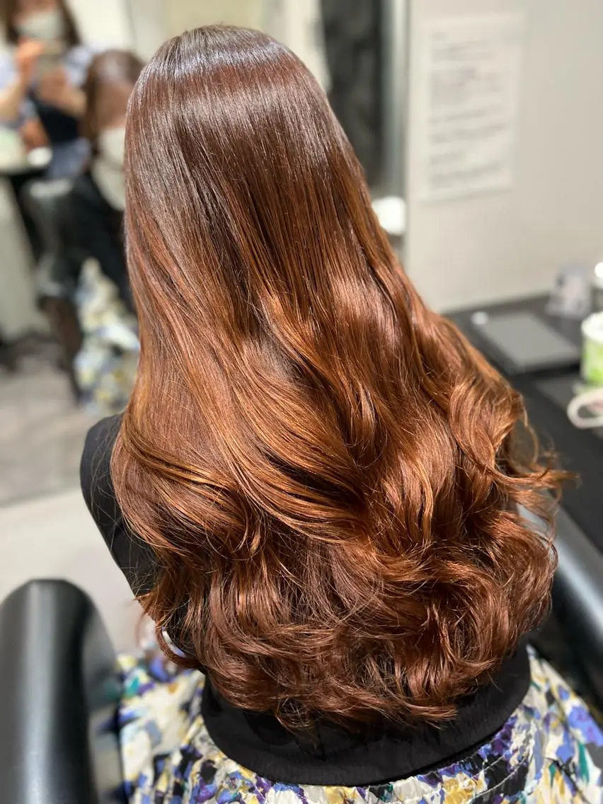 ロング カラー パーマ コテ巻き風パーマ 韓国風パーマ 無重力のヘアスタイル