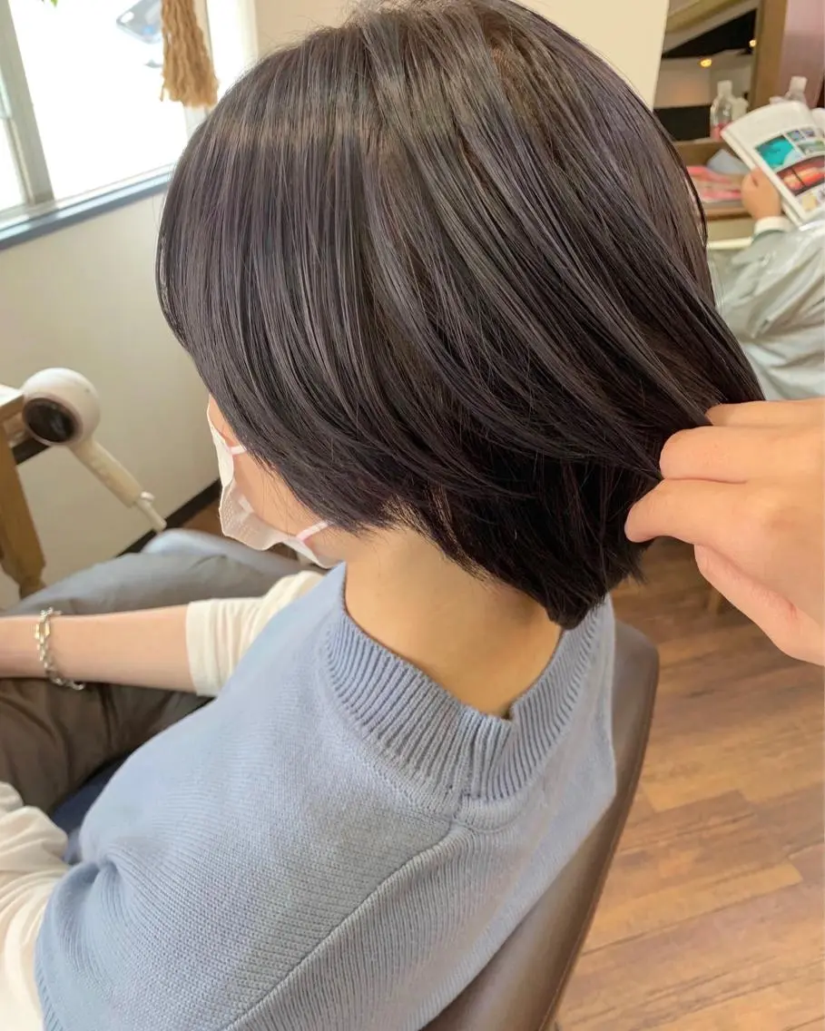 ミディアム レイヤーカット、 大人可愛い　中村美羅のヘアスタイル